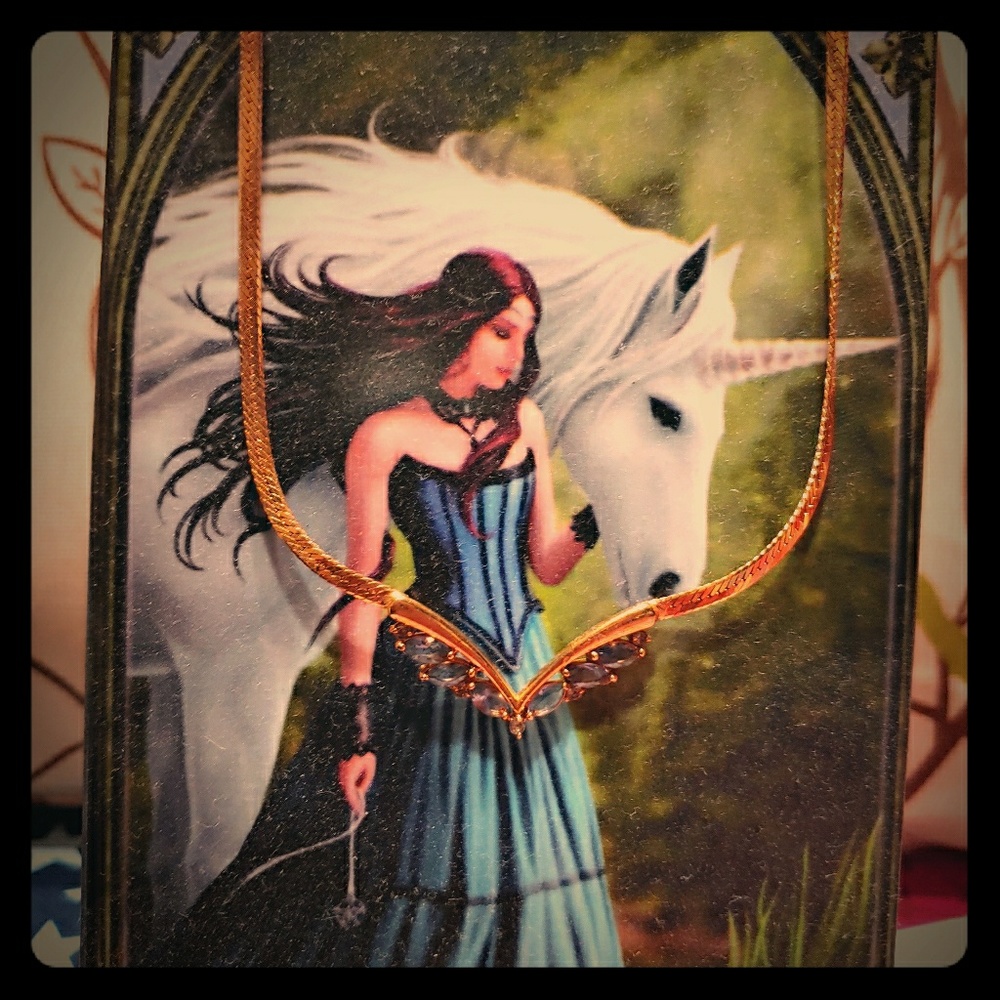 ✨Avon Vintage Necklace with Purple Stones✨